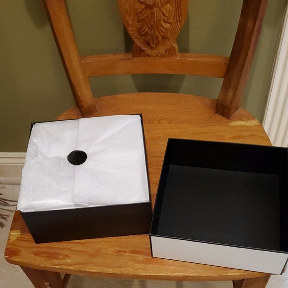 Empty Black and White Chanel Gift Box - Picture 2 of 11